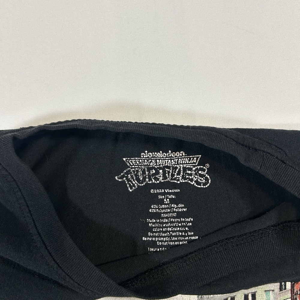 Teenage Mutant Ninja Turtles Retro t shirt (city scene) Medium - Picture 3 of 3